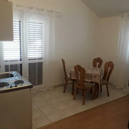 Dalmacija アパート *