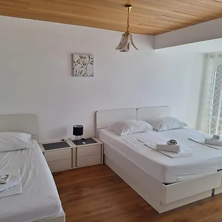 Апартаменти Dalmacija Подстрана